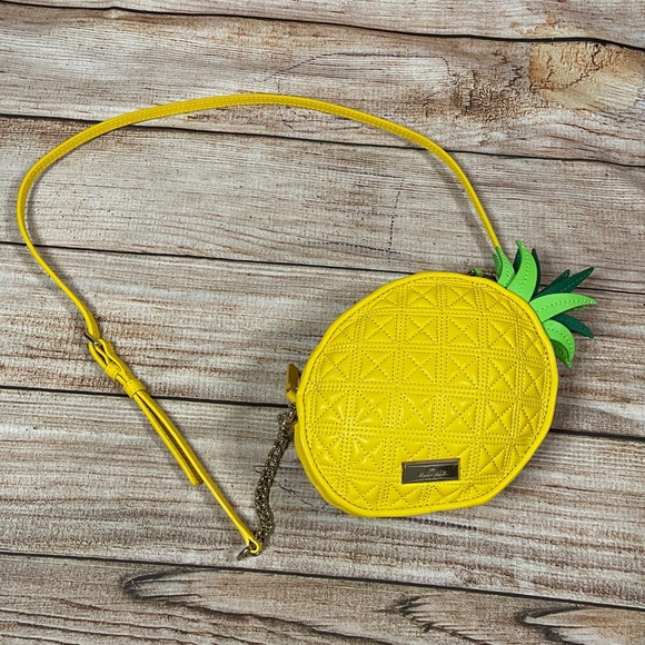Kate Spade RARE “Wing It” Pineapple Quilted Crossbody - Picture 5 of 15